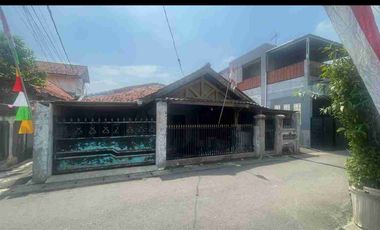 Dijual murah rumah hitung tanah saja pinggir jalan Cipayung ciputat Tangsel