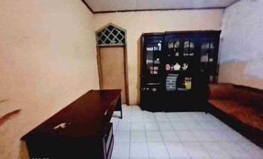 Dijual murah rumah hitung tanah saja pinggir jalan Cipayung ciputat Tangsel