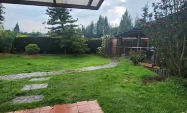 VENDO CASA FINCA EN PARCELACION CON VIGILANCIA, CASA DE 1 PISO DE 5 HABITACIONES CADA UNA CON BAÑO, SALA COMEDOR COCINA LAVADERA, ESTUDIO, GARAJE CUBI