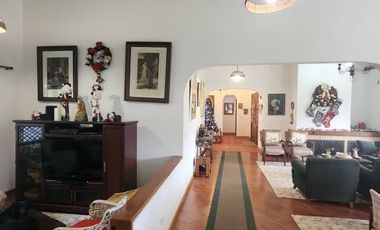 VENDO CASA FINCA EN PARCELACION CON VIGILANCIA, CASA DE 1 PISO DE 5 HABITACIONES CADA UNA CON BAÑO, SALA COMEDOR COCINA LAVADERA, ESTUDIO, GARAJE CUBI