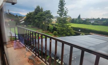 VENDO CASA FINCA EN PARCELACION CON VIGILANCIA, CASA DE 1 PISO DE 5 HABITACIONES CADA UNA CON BAÑO, SALA COMEDOR COCINA LAVADERA, ESTUDIO, GARAJE CUBI