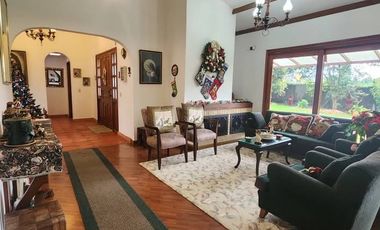 VENDO CASA FINCA EN PARCELACION CON VIGILANCIA, CASA DE 1 PISO DE 5 HABITACIONES CADA UNA CON BAÑO, SALA COMEDOR COCINA LAVADERA, ESTUDIO, GARAJE CUBI