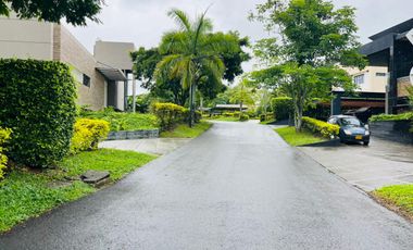Extraordinario terreno en la entrada 4 de Cerritos con 1500 m2. Las Cascadas. Pereira.