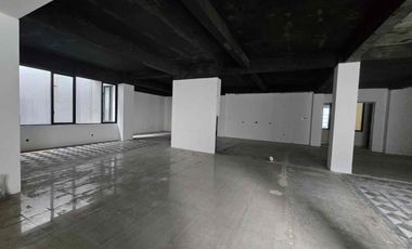 Disewakan Rumah Jalan Raya Senopati untuk Resto Kantor