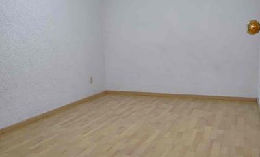 EN FRACCIONAMIENTO CON SEGURUDAD 24HRS Y ÁREAS VERDES, A UNOS PASOS DE AV TOLLOCAN.