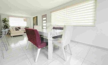 CASA  en RENTA San Pedro Cholula Residencial Bugambilias 
Al final de la Recta  a Cholula 
Sobre avenida de los fresnos 
(Vía del Ferrocarril muy cerca de la Carcaña)