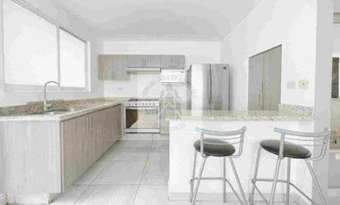 CASA  en RENTA San Pedro Cholula Residencial Bugambilias 
Al final de la Recta  a Cholula 
Sobre avenida de los fresnos 
(Vía del Ferrocarril muy cerca de la Carcaña)