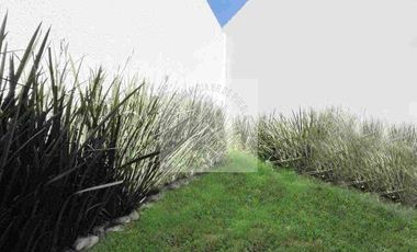 CASA  en RENTA San Pedro Cholula Residencial Bugambilias 
Al final de la Recta  a Cholula 
Sobre avenida de los fresnos 
(Vía del Ferrocarril muy cerca de la Carcaña)