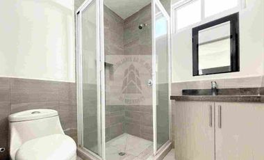 CASA  en RENTA San Pedro Cholula Residencial Bugambilias 
Al final de la Recta  a Cholula 
Sobre avenida de los fresnos 
(Vía del Ferrocarril muy cerca de la Carcaña)