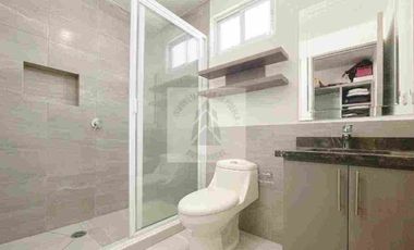 CASA  en RENTA San Pedro Cholula Residencial Bugambilias 
Al final de la Recta  a Cholula 
Sobre avenida de los fresnos 
(Vía del Ferrocarril muy cerca de la Carcaña)