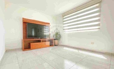 CASA  en RENTA San Pedro Cholula Residencial Bugambilias 
Al final de la Recta  a Cholula 
Sobre avenida de los fresnos 
(Vía del Ferrocarril muy cerca de la Carcaña)