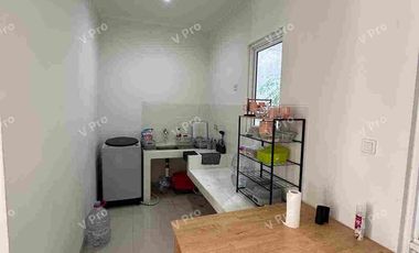 disewakan rumah dua lantai full furnish di summarecon mutiara makassar dekat dari bandara dan gerbang toll