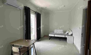 disewakan rumah dua lantai full furnish di summarecon mutiara makassar dekat dari bandara dan gerbang toll