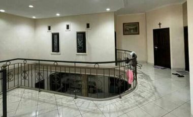 FOR SALE ELITE MODERN HOUSE WITH LARGE YARD 2 FLOORS AT DENPASAR