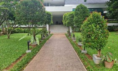 For Rent Beautiful Stand Alone House With A Huge Land And Feel Like Living In A Resort Located In Kemang Jakarta Selatan Area