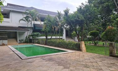 For Rent Beautiful Stand Alone House With A Huge Land And Feel Like Living In A Resort Located In Kemang Jakarta Selatan Area