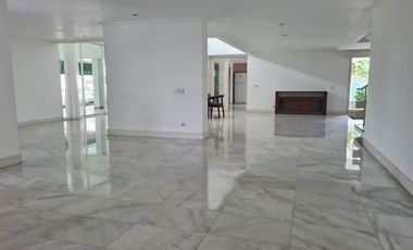For Rent Beautiful Stand Alone House With A Huge Land And Feel Like Living In A Resort Located In Kemang Jakarta Selatan Area