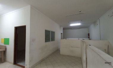 Bangunan Kantor Plus Gudang Dijual, di Gatot Subroto Tengah Area