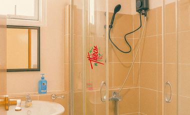 HOT DEAL IN MAKATI CBD – FULLY FURNISHED 2BR WITH PARKING @ THE BEACON AMORSOLO | ₱40K