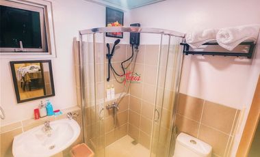 HOT DEAL IN MAKATI CBD – FULLY FURNISHED 2BR WITH PARKING @ THE BEACON AMORSOLO | ₱40K