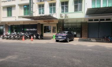 Ruko 3 Lantai Hadap Jalan Raya Utama BSD Dekat Akses Tol