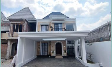 RUMAH 2 LANTAI  DEKAT EXIT TOL GAMPING DAN KAMPUS UMY SLEMAN YOGYAKARTA