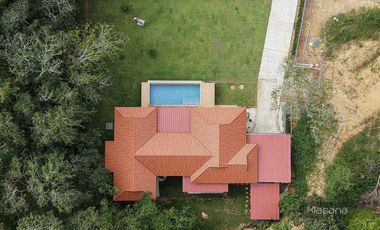 Amazing Four Bedroom Home, Set in a Private Mountain Valley