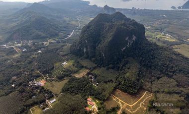 Amazing Four Bedroom Home, Set in a Private Mountain Valley