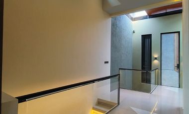 RUMAH MEWAH SOLO BARU DEKAT RS OEN DAN AL AZHAR