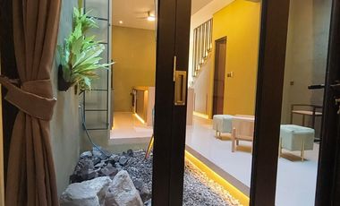 RUMAH MEWAH SOLO BARU DEKAT RS OEN DAN AL AZHAR