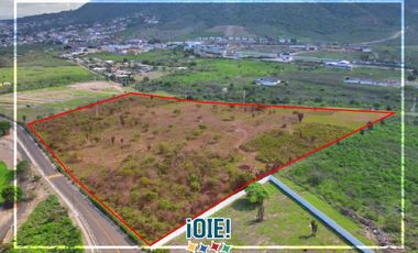 Gran Lote Al Borde De La Carretera Para Uso Comercial O Agricola En Montecristi