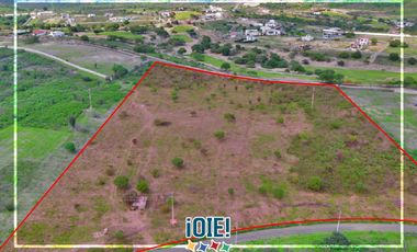 Gran Lote Al Borde De La Carretera Para Uso Comercial O Agricola En Montecristi