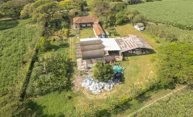 VENDO LOTE CON CASA PATRIMONIAL ZONA AEROPUERTO 21.000 m2