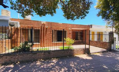 Venta Bº MARCELO T. DE ALVEAR. amplia casa 3 dorm