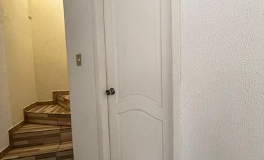 Casa en venta  de 110 m2, en zona céntrica de  la Mitad del Mundo , Quito , Ecuador.