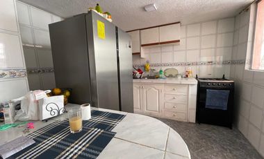 Casa en venta  de 110 m2, en zona céntrica de  la Mitad del Mundo , Quito , Ecuador.