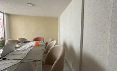 Casa en venta  de 110 m2, en zona céntrica de  la Mitad del Mundo , Quito , Ecuador.