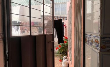 Casa en venta  de 110 m2, en zona céntrica de  la Mitad del Mundo , Quito , Ecuador.