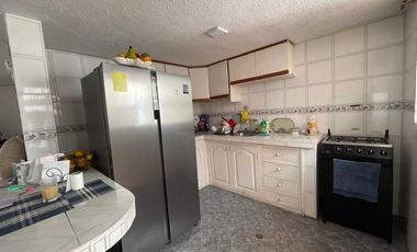 Casa en venta  de 110 m2, en zona céntrica de  la Mitad del Mundo , Quito , Ecuador.