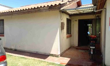 Arriendo casa amplia Villa Araucaria 1 piso.