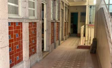 Edificio comercial en renta sobre Moneda, casi esquina Correo Mayor.