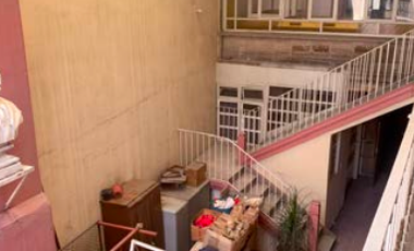 Edificio comercial en renta sobre Moneda, casi esquina Correo Mayor.