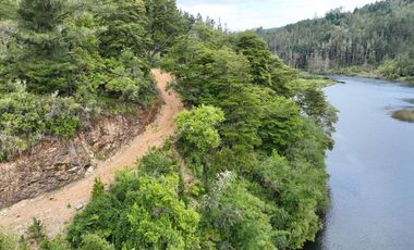CAMPO CON ORILLA DE RIO A 20 KM DE VALDIVIA
