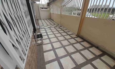 Alquilo Departamento de 2 Dormitorios Amoblado en Planta Baja con garage, en Kennedy Norte, cerca Hotel Hilton Colon