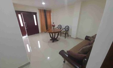 Alquilo Departamento de 2 Dormitorios Amoblado en Planta Baja con garage, en Kennedy Norte, cerca Hotel Hilton Colon