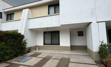 🏡 CASA EN RENTA AMUEBLADA EN FRACC. MUNA – Confort y ubicación estratégica en León