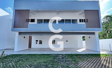 Casa en Venta en Cancun en Residencial Lagos del Sol con Alberca y Terraza Abierta