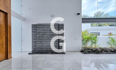 Casa en Venta en Cancun en Residencial Lagos del Sol con Alberca y Terraza Abierta