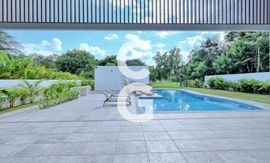 Casa en Venta en Cancun en Residencial Lagos del Sol con Alberca y Terraza Abierta