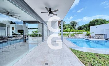 Casa en Venta en Cancun en Residencial Lagos del Sol con Alberca y Terraza Abierta